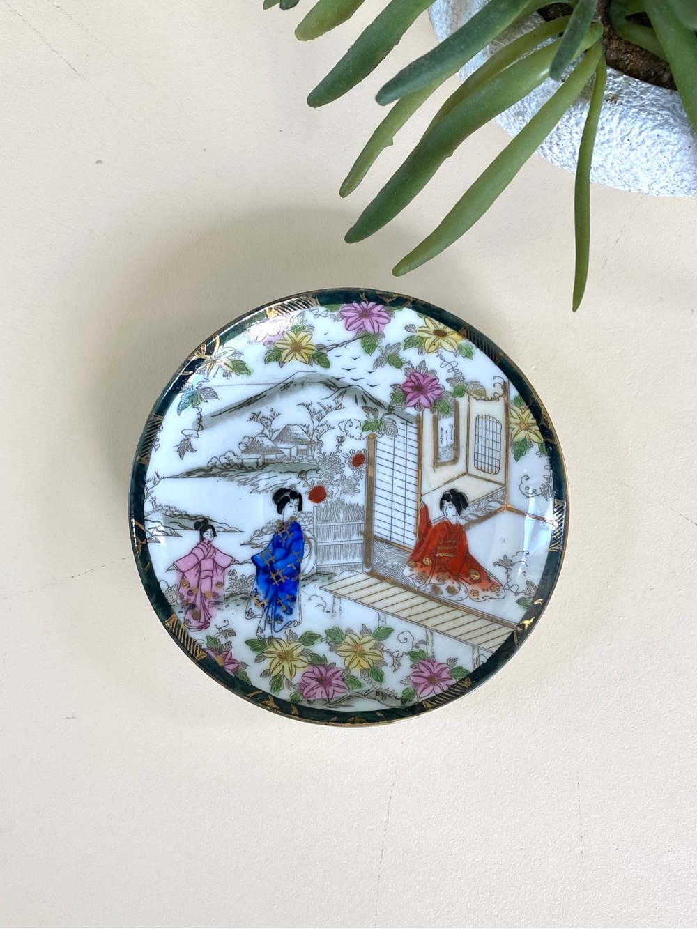 Vintage Japanese Porcelain Decorative
Plate Dish. Hand-Painted Geisha Scene